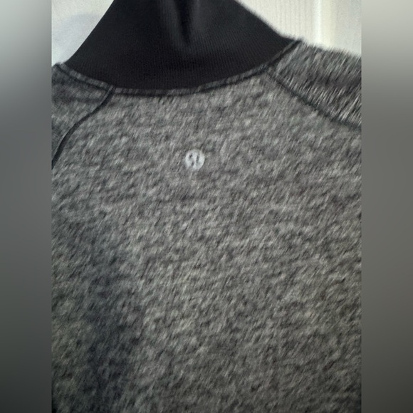 Lululemon Athletica Black Heathered Cropped Sweatshirt - Picture 5 of 7